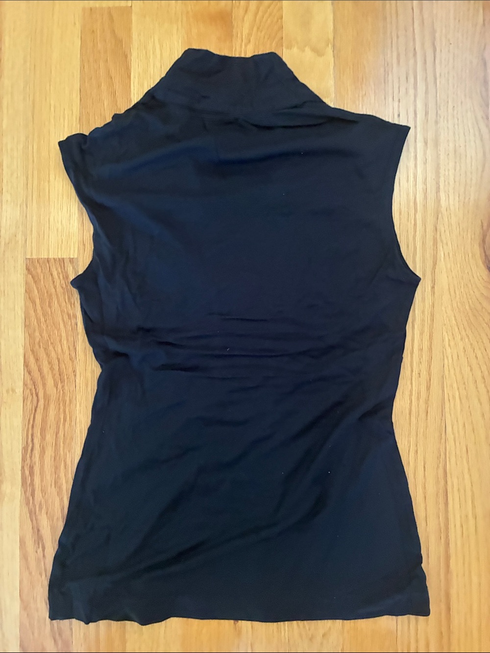 Banana Republic Black Ruched V-Neck Cap-Sleeve Camisole - Picture 2 of 3